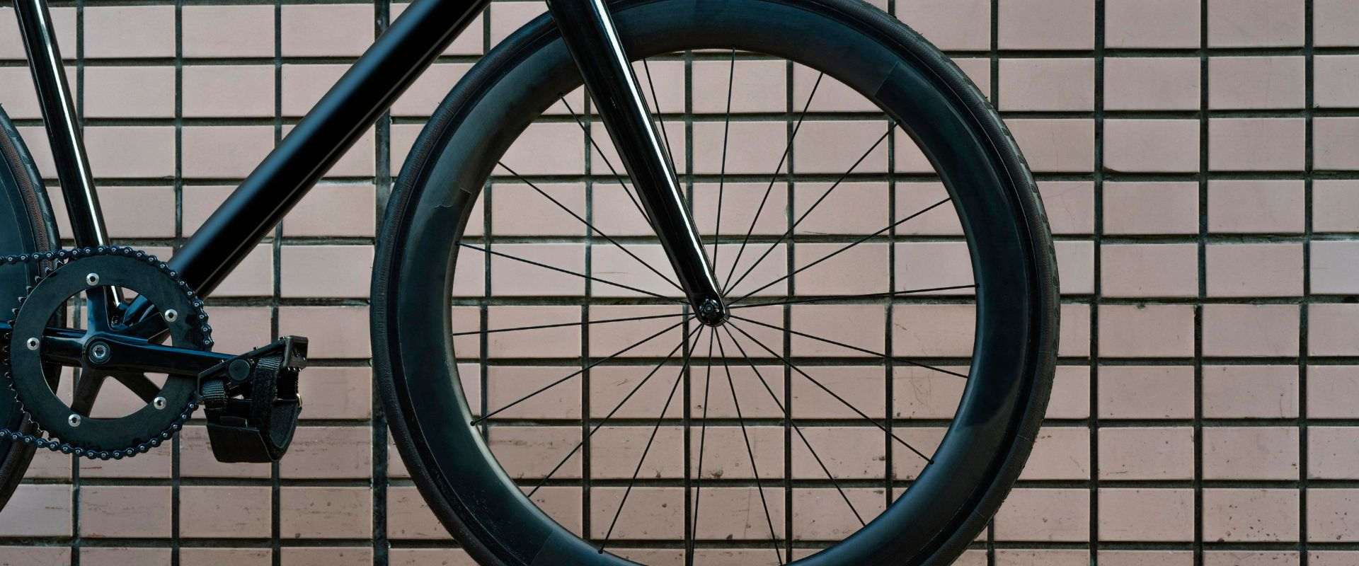 Bicicleta-encostada