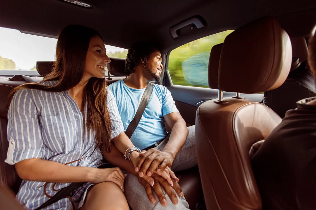 Viajar gastando pouco: 7 estratégias para aproveitar os feriados em 2026