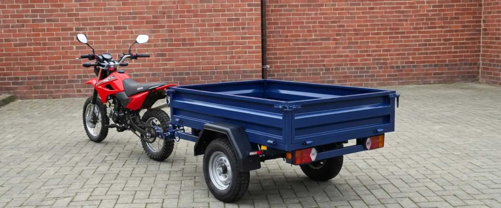 motocicleta-e-trailer-azul