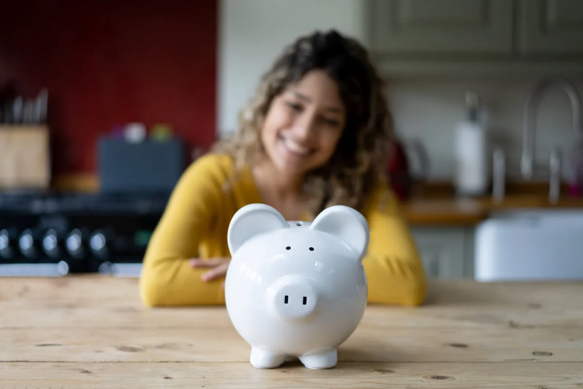 Renda insuficiente no Brasil: 59% não conseguem pagar despesas