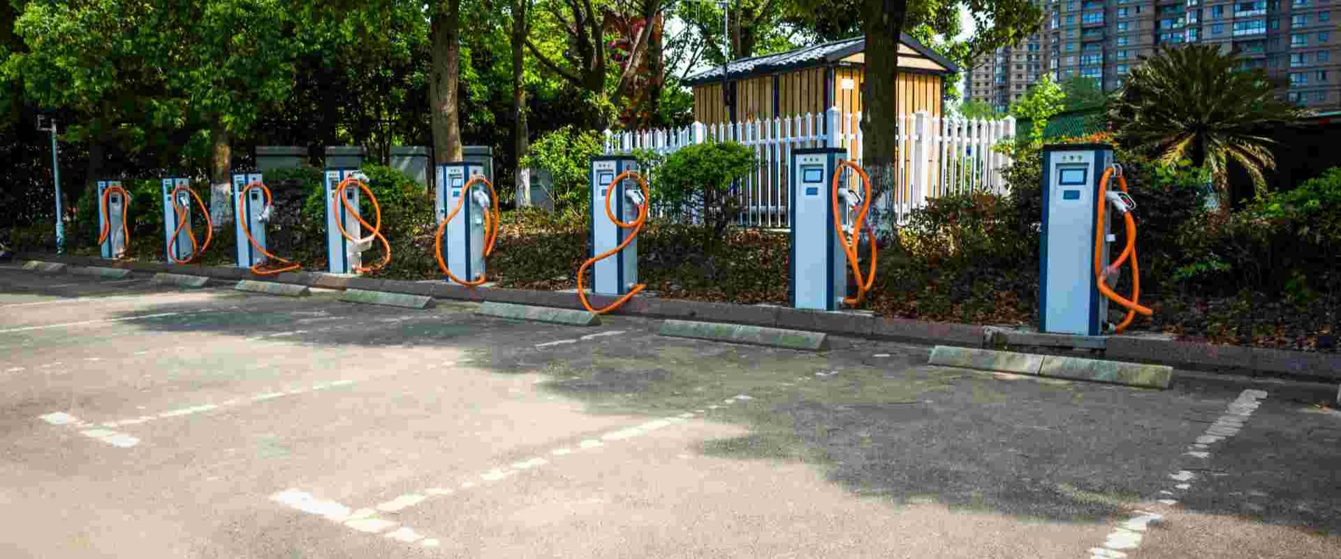 vagas-para-carros-eletricos-estacionamento-ao-ar-livre