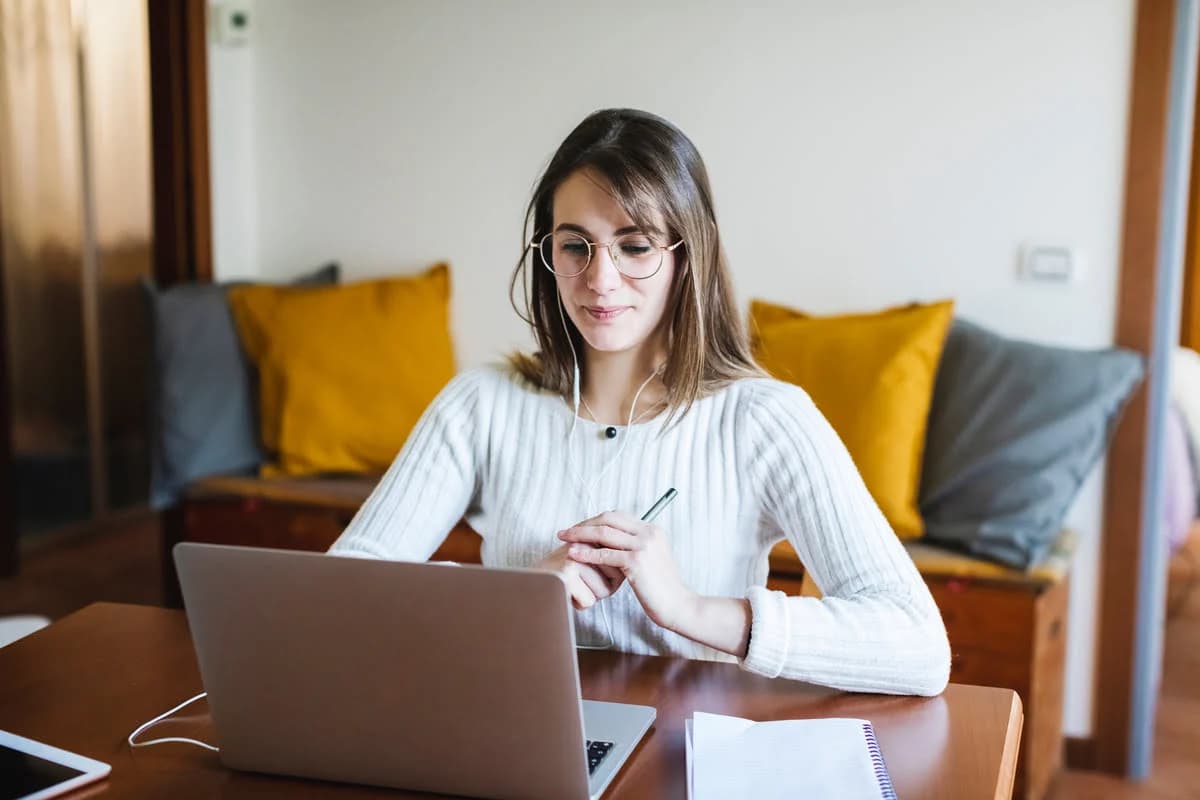 Checklist financeiro do meio do ano: contas, dívidas e metas