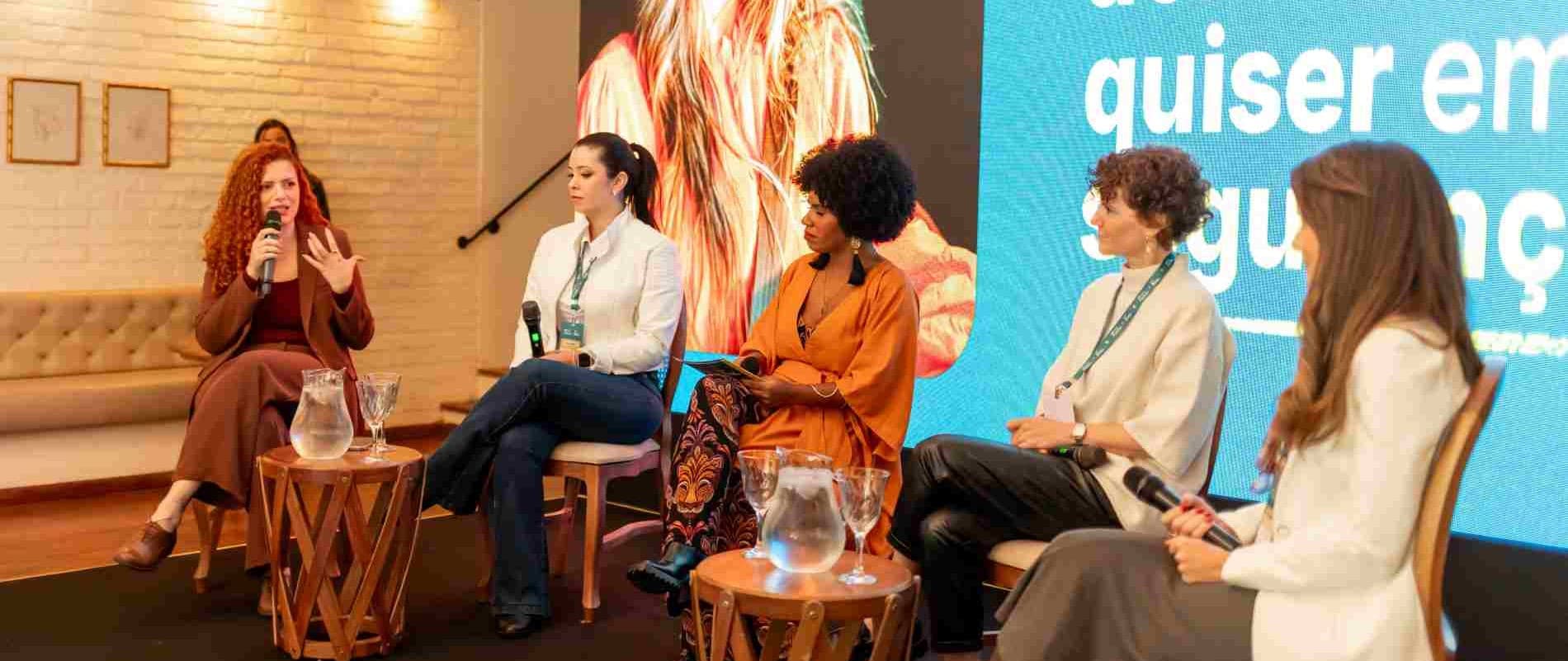 Pesquisa da 99 e Think Eva revela que passageiras preferem mulheres ao volante