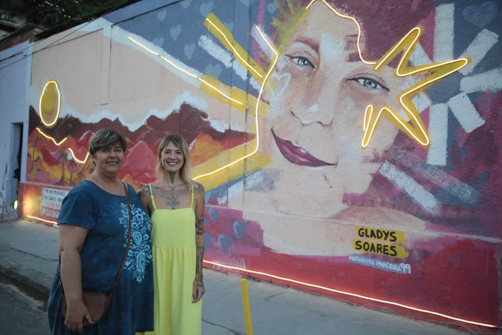 No Rio de Janeiro, a motorista parceira Gladys é homenageada através do painel criado pela artista visual Bruna Frog-Movimento da 99 torna ruas mais femininas com as motoristas mulheres-PortoAlegre