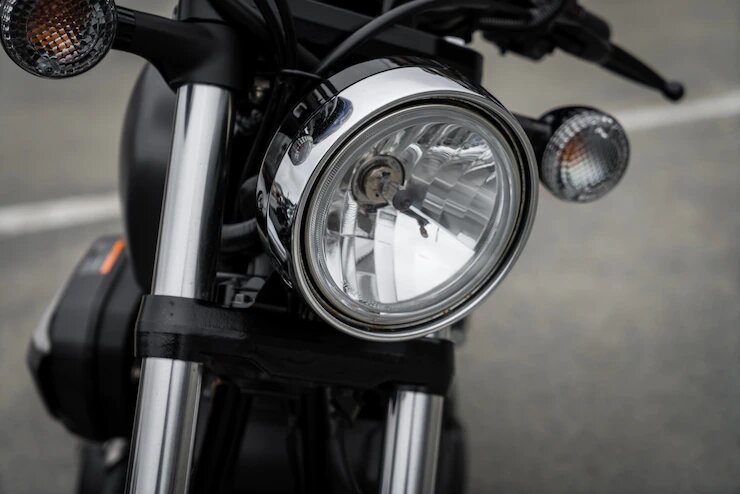 Na imagem há uma lanterna de moto.